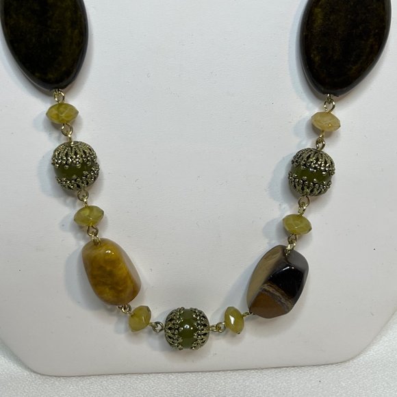 Avon Long Green Necklace with Tiger's Eye Accents (4309) - Picture 4 of 8